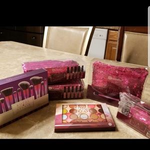 Bh Cosmetics royal set